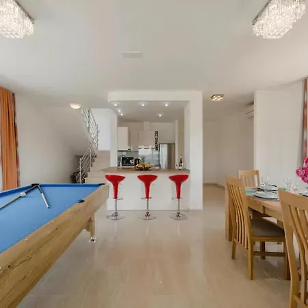 Modern Design With Pool And Beautiful Sea View Villa Trogir